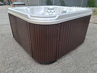 4-5 persoons amerikaanse jacuzzi en buitenspa - afbeelding 14 van  26