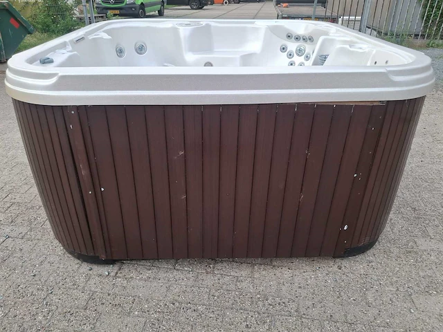 4-5 persoons amerikaanse jacuzzi en buitenspa - afbeelding 15 van  26