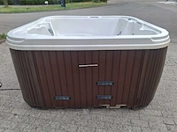 4-5 persoons amerikaanse jacuzzi en buitenspa - afbeelding 18 van  26