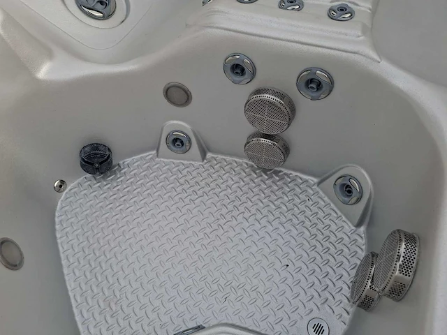 4-5 persoons amerikaanse jacuzzi en buitenspa - afbeelding 21 van  26