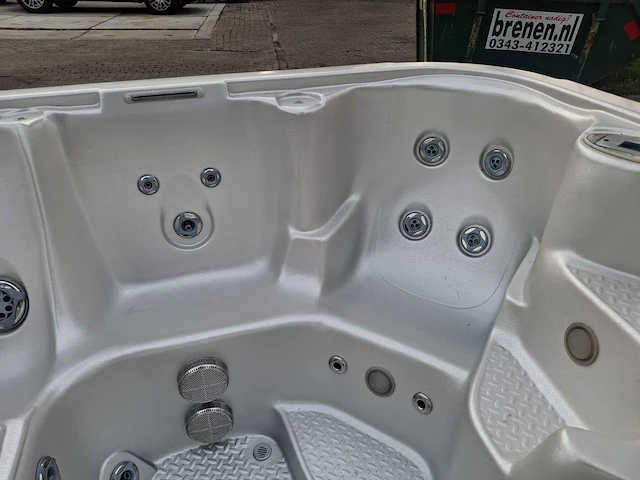 4-5 persoons amerikaanse jacuzzi en buitenspa - afbeelding 25 van  26