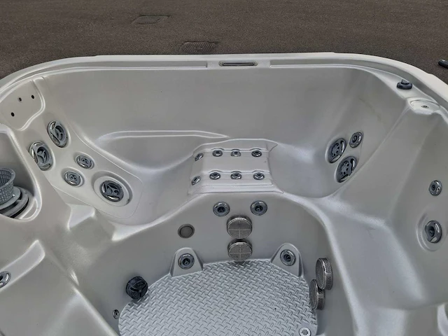 4-5 persoons amerikaanse jacuzzi en buitenspa - afbeelding 26 van  26