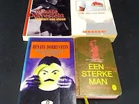 4 boeken geschreven door renate dorrestein - afbeelding 1 van  5