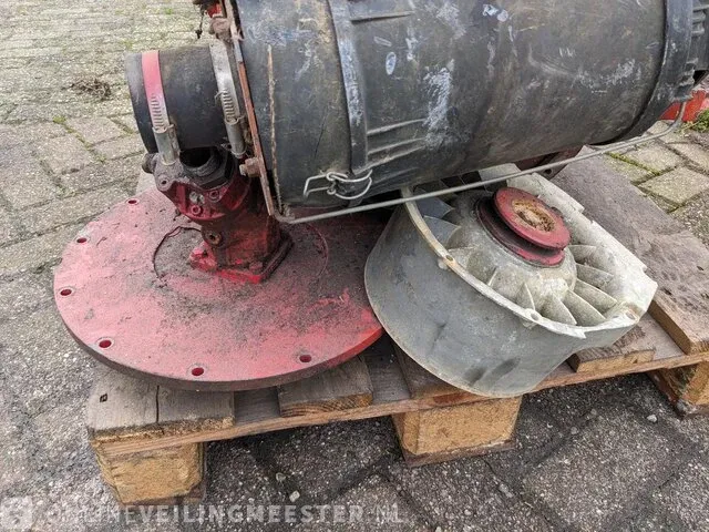 4-cilinder deutz f4l 912 motor - afbeelding 12 van  16