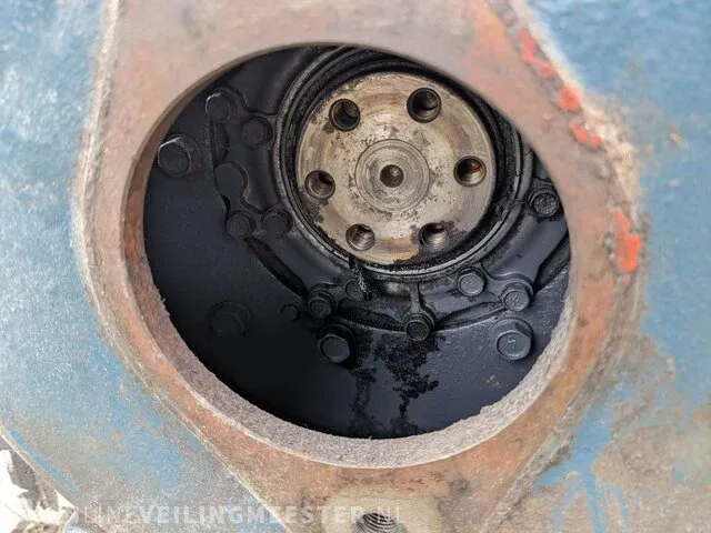 4-cilinder kubota v1302 motor - afbeelding 3 van  11