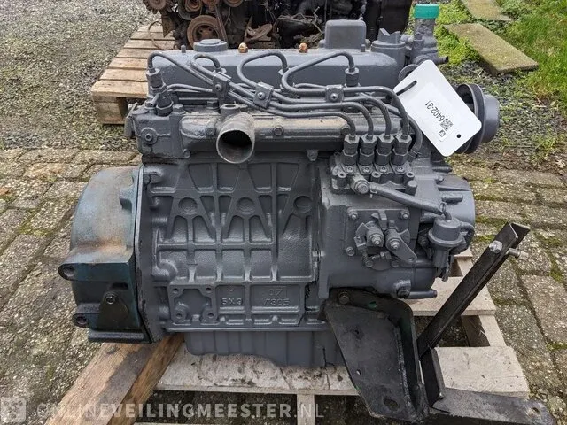 4-cilinder kubota v1302 motor - afbeelding 1 van  11