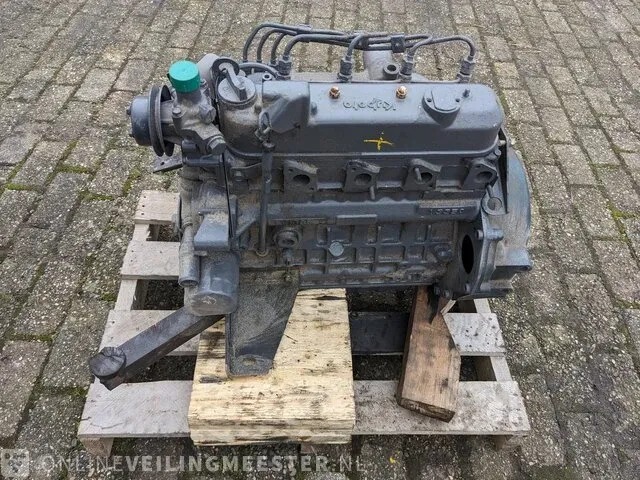 4-cilinder kubota v1302 motor - afbeelding 5 van  11