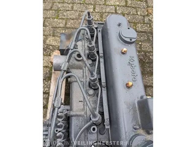 4-cilinder kubota v1302 motor - afbeelding 7 van  11