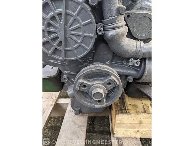 4-cilinder kubota v1302 motor - afbeelding 8 van  11