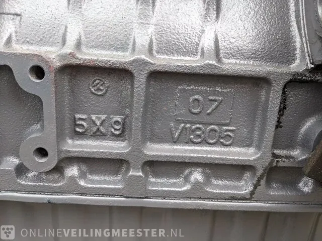 4-cilinder kubota v1302 motor - afbeelding 10 van  11
