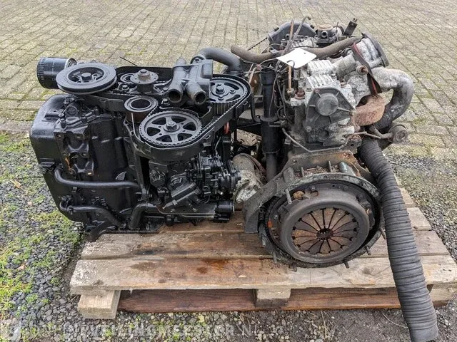 4-cilinder perkins 504-2t motor - afbeelding 7 van  14