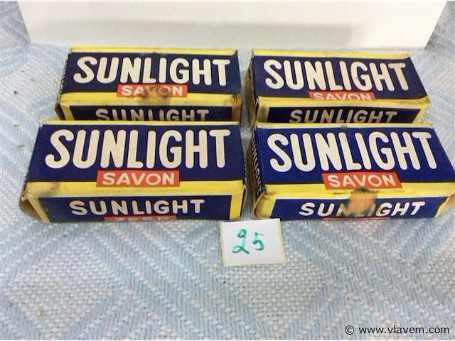 4 dozen sunlight zeep - afbeelding 1 van  1