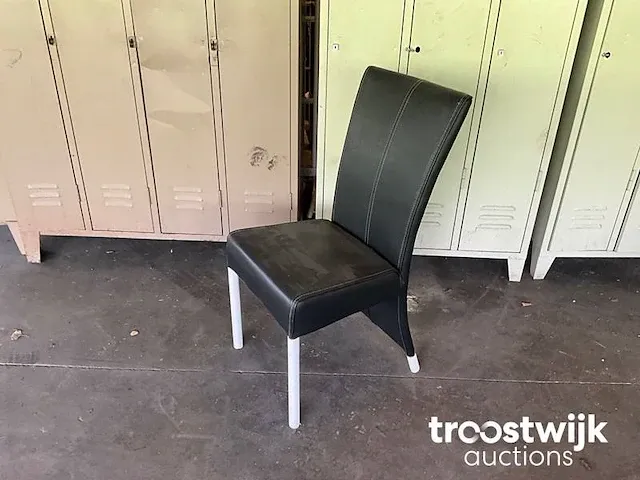 4 eetkamerstoelen met rvs onderstel en handgreep - afbeelding 1 van  4