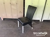 4 eetkamerstoelen met rvs onderstel en handgreep - afbeelding 1 van  4