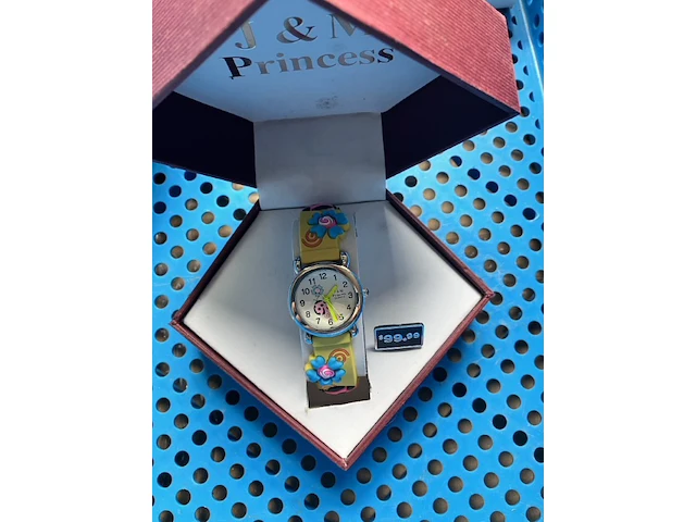 4 horloges en een koekepan - afbeelding 2 van  11