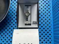 4 horloges en een koekepan - afbeelding 1 van  11