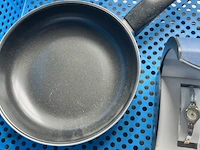 4 horloges en een koekepan - afbeelding 10 van  11