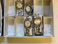 4 horloges in een doos - afbeelding 1 van  5