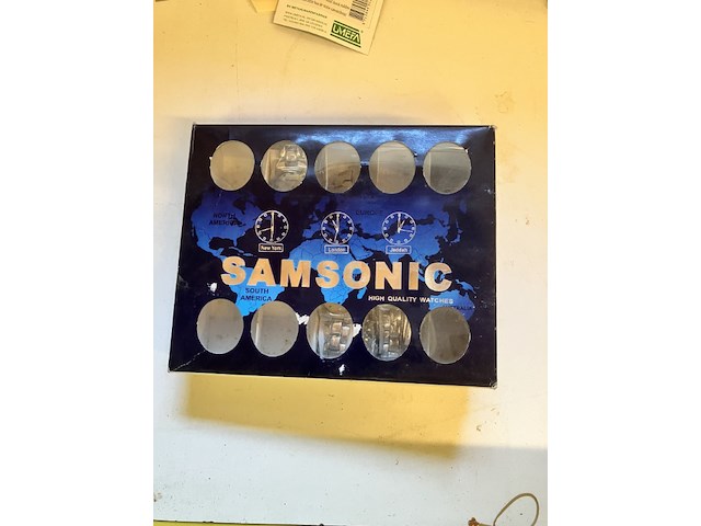 4 horloges in een doos - afbeelding 3 van  5