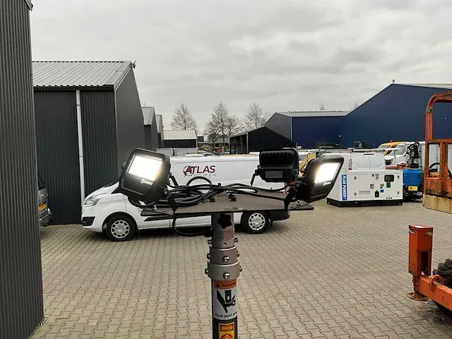 4-in-1 mobiel werkstation (lastoestel+generator+compressor+lichtmast) - afbeelding 14 van  23