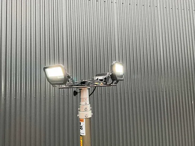 4-in-1 mobiel werkstation (lastoestel+generator+compressor+lichtmast) - afbeelding 20 van  23