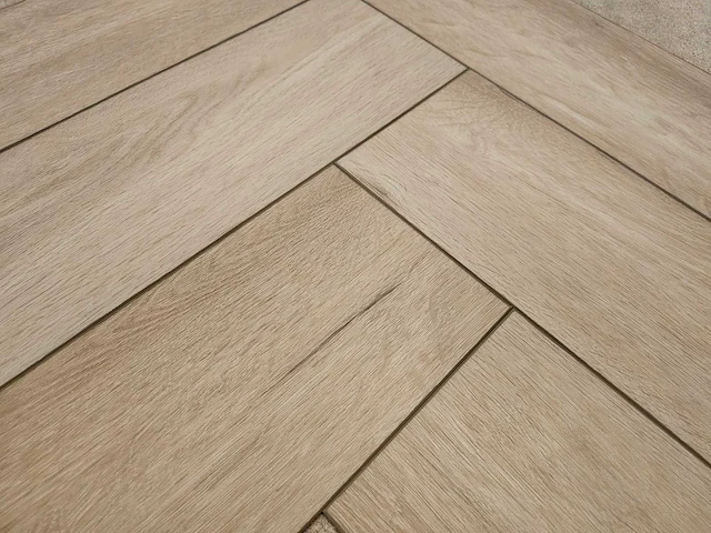 4 m2 pvc dryback visgraat - 730 x 146 x 2,5 mm - afbeelding 1 van  3