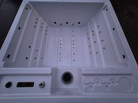 4 persoons jacuzzi en buitenspa - afbeelding 1 van  8