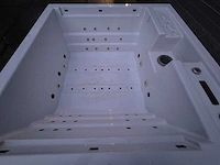 4 persoons jacuzzi en buitenspa - afbeelding 2 van  8