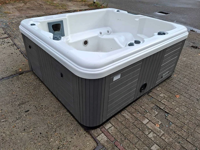 4 persoons jacuzzi en buitenspa - afbeelding 18 van  27