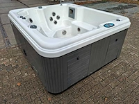 4 persoons jacuzzi en buitenspa - afbeelding 20 van  27