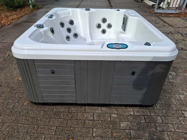 4 persoons jacuzzi en buitenspa - afbeelding 21 van  27