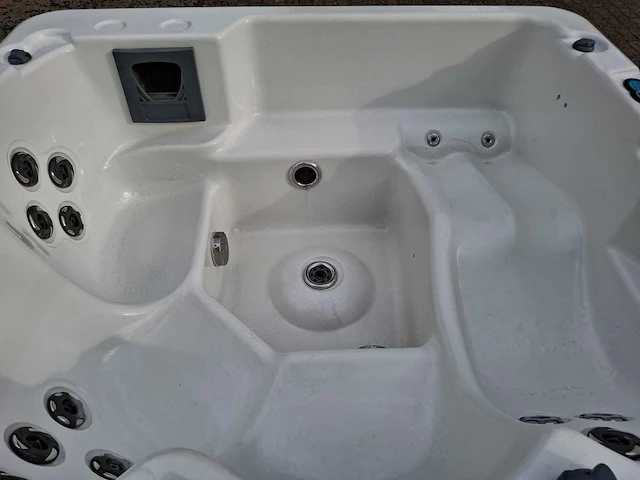 4 persoons jacuzzi en buitenspa - afbeelding 6 van  27