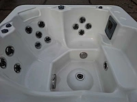 4 persoons jacuzzi en buitenspa - afbeelding 11 van  27