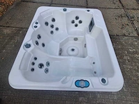 4 persoons jacuzzi en buitenspa - afbeelding 1 van  27