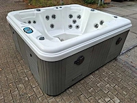 4 persoons jacuzzi en buitenspa - afbeelding 14 van  27