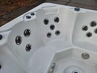 4 persoons jacuzzi en buitenspa - afbeelding 15 van  27