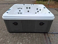 4 persoons jacuzzi en buitenspa - afbeelding 16 van  27