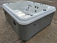 4 persoons jacuzzi en buitenspa - afbeelding 17 van  27