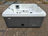 4 persoons jacuzzi en buitenspa - afbeelding 19 van  27