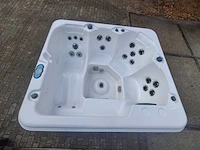 4 persoons jacuzzi en buitenspa - afbeelding 12 van  27