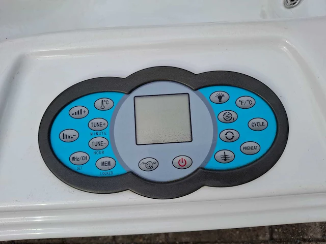 4 persoons jacuzzi en buitenspa - afbeelding 23 van  27