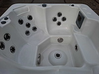 4 persoons jacuzzi en buitenspa - afbeelding 19 van  27
