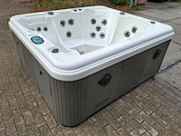 4 persoons jacuzzi en buitenspa - afbeelding 21 van  27
