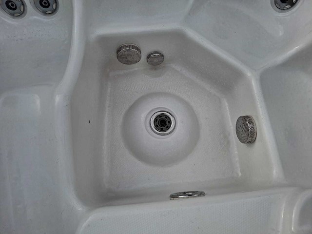 4 persoons jacuzzi en buitenspa - afbeelding 7 van  27
