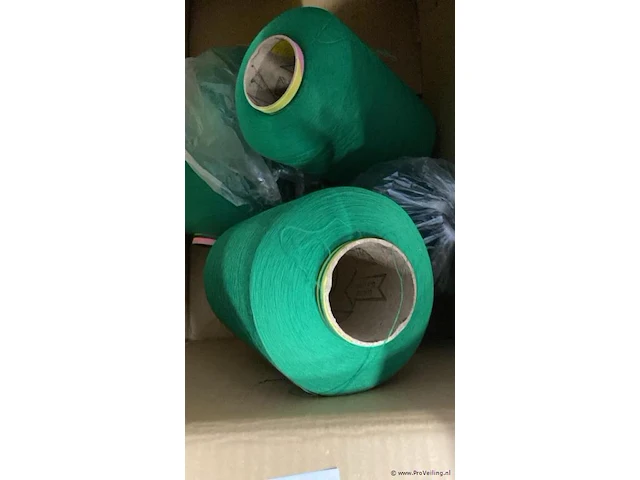 4 rollen garen donker groen - afbeelding 2 van  3