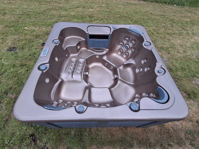 4 season spa 5 persoons amerikaans jacuzzi en buitenspa - afbeelding 1 van  29