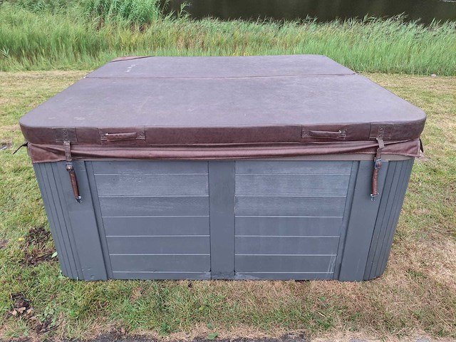 4 season spa 5 persoons amerikaans jacuzzi en buitenspa - afbeelding 19 van  29