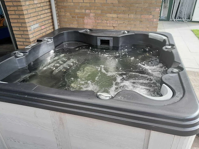 4 seasonspa easy top low end jacuzzi en buitenspa - afbeelding 7 van  13