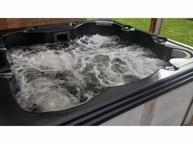 4 seasonspa easy top low end jacuzzi en buitenspa - afbeelding 6 van  13