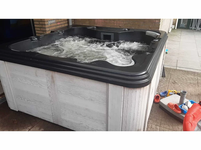 4 seasonspa easy top low end jacuzzi en buitenspa - afbeelding 9 van  13